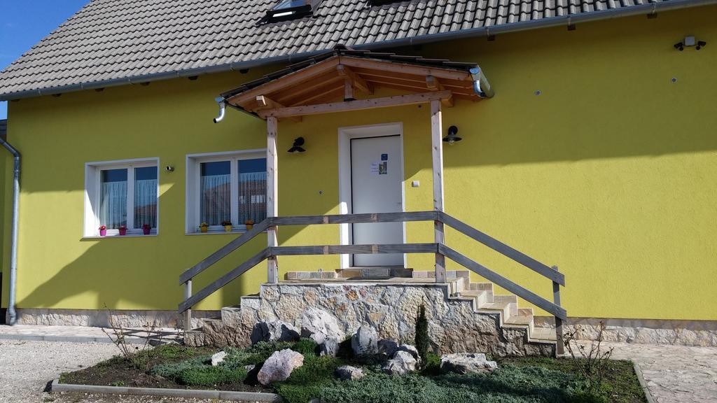 Hunters House Kft Bed And Breakfast Toltestava 外观 照片